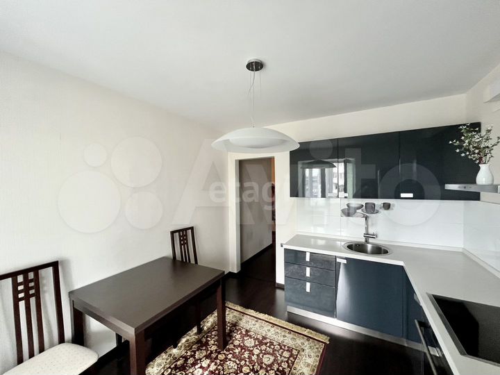 2-к. квартира, 67 м², 9/10 эт.