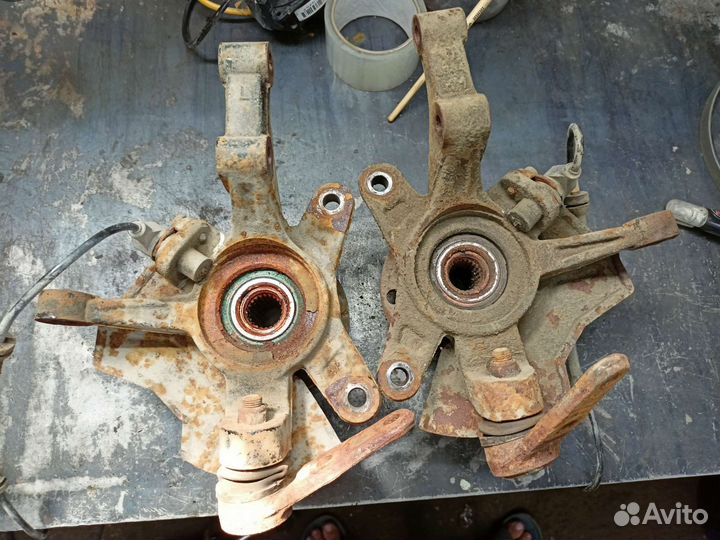 Поворотный кулак передний Chevrolet Aveo t250