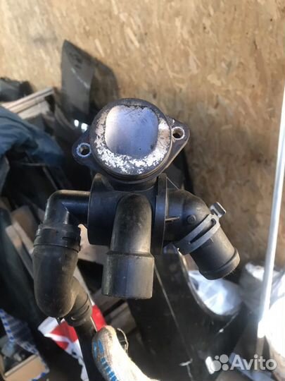 Корпус термостата VAG 1.6 TDI 03L121111S CAY