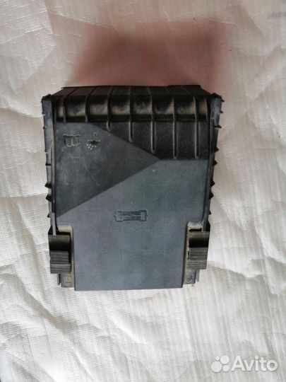 Крышка блока предохранителей Volkswagen Touran 1