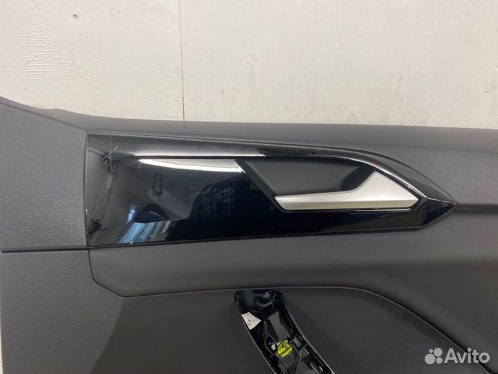 Обшивка двери передняя правая Volkswagen Taos 2021