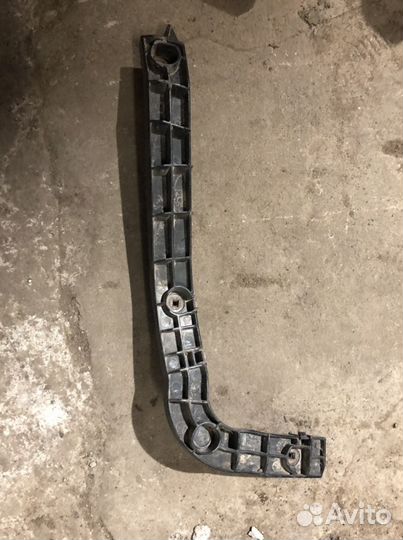 Направляющая заднего бампера Сузуки Гранд Витара