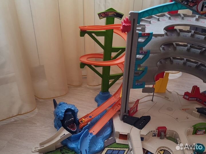 Hot wheels трек стоянка 4 уровня