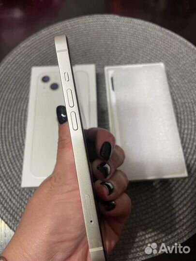 Телефон iPhone 13