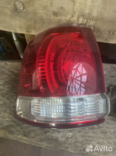 Фара стоп сигнала задняя левая land cruiser 200