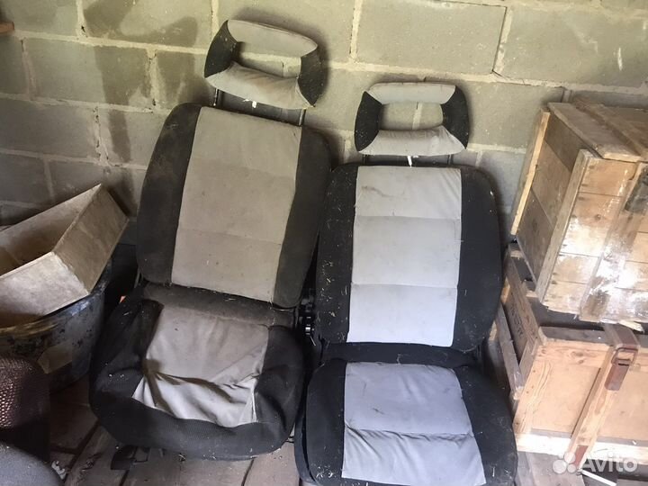 Сидения для машины