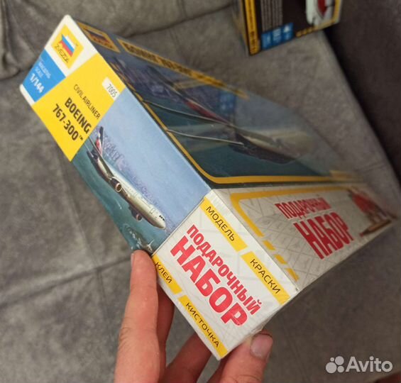 Сборная модель самолёта Боинг 767-300