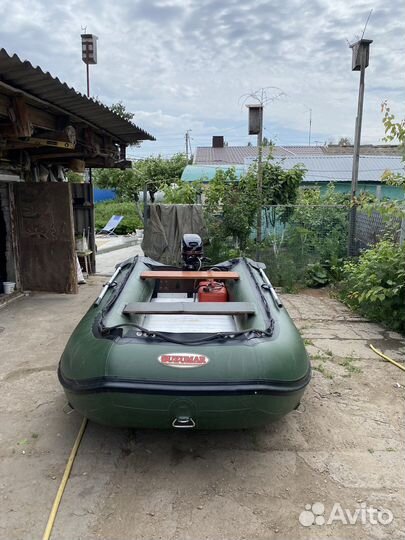 Лодка с мотором