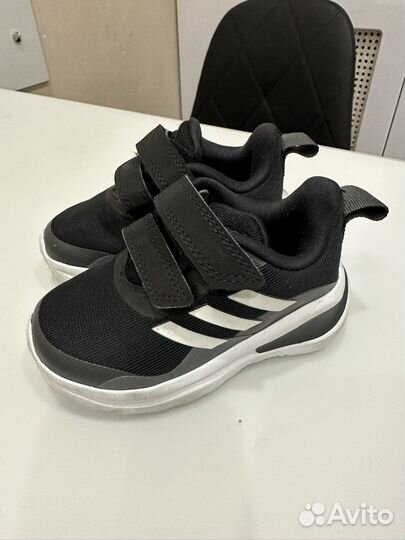 Кроссовки adidas