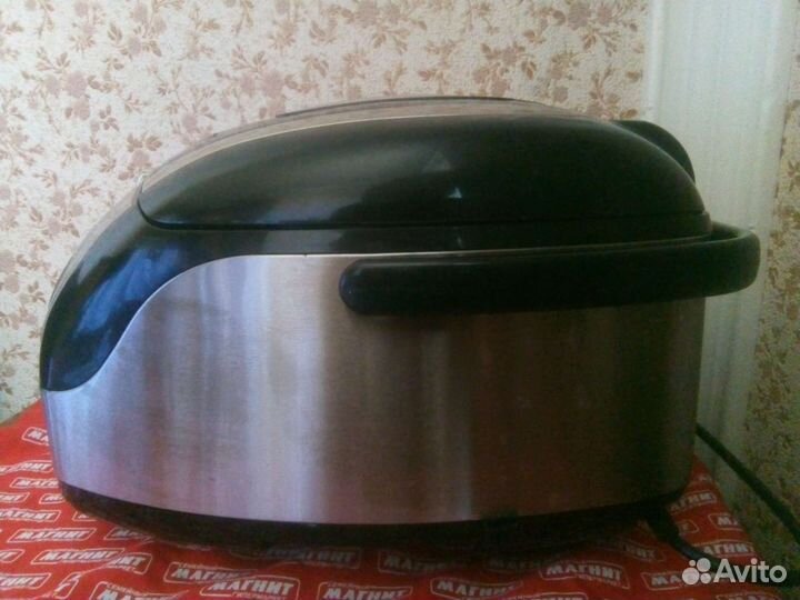 Мультиварка с чашей в хорошем состоянии