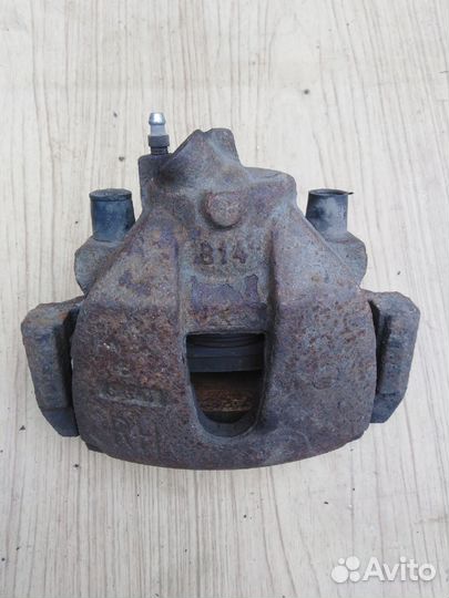 Суппорт тормозной передний правый Mazda3, BK, BL