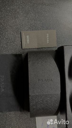Солнцезащитные очки prada