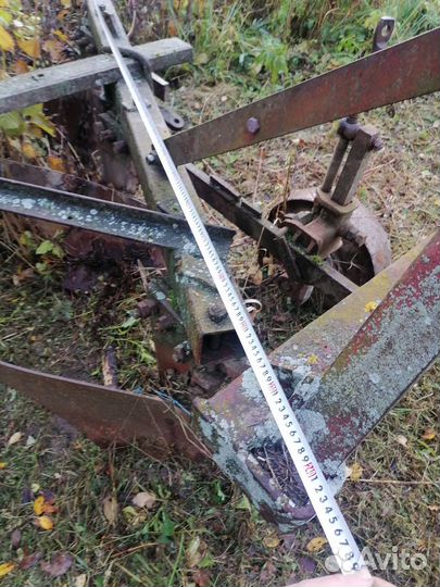 Плуг трех корпусной