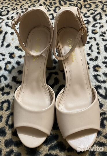 Босоножки женские 39 размер новые