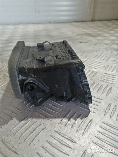 Дефлектор воздушный правый Volkswagen Tiguan SUV