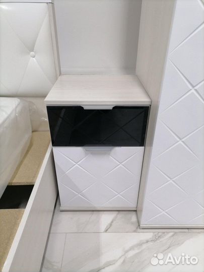 Тумба прикроватная