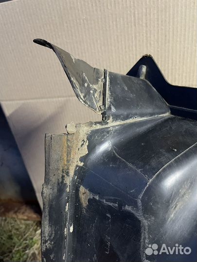 Воздухозаборник радиатора Volkswagen Passat B3