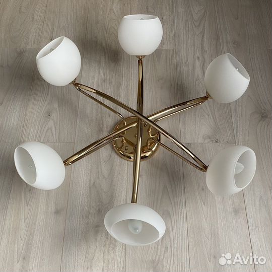 Люстра с лампочками