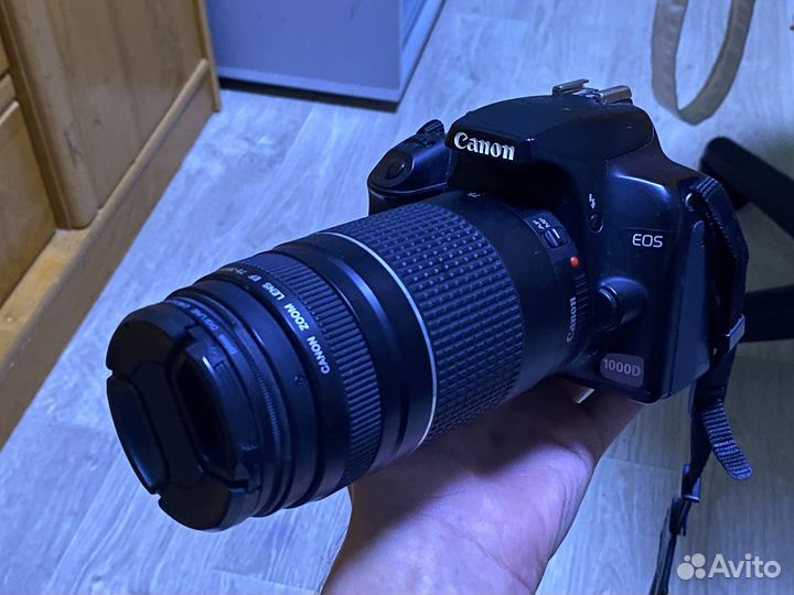 Зеркальный фотоаппарат canon 1000d + объектив