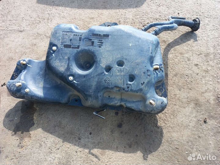 Рено Логан бензобак