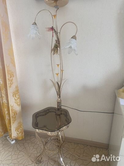 Торшер со стеклянным столиком