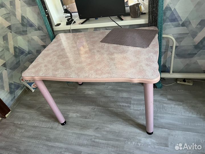 Стол кухонный