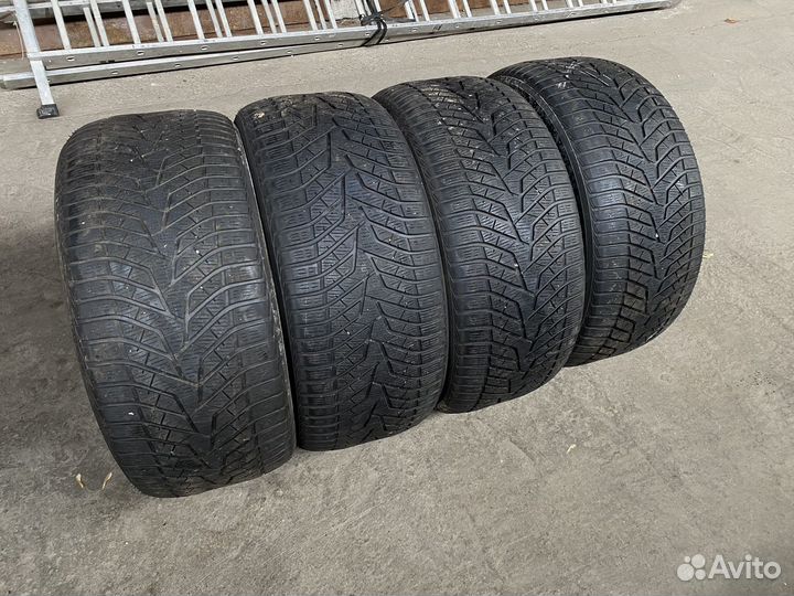 Yokohama BluEarth Winter V905 295/40 R21 111V