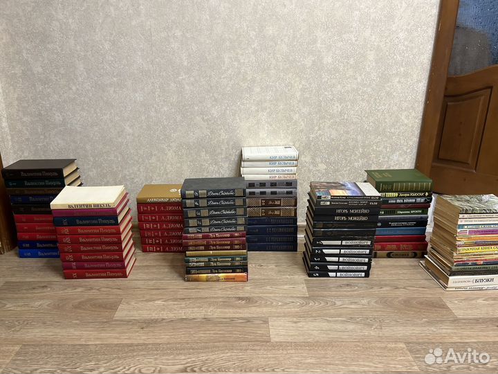 Отдам все книги разом. бронь на 16.04