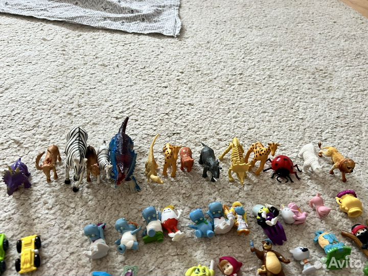 Игрушки из киндера и фигурки животных пакетом