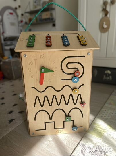 Бизиборд занятный дом