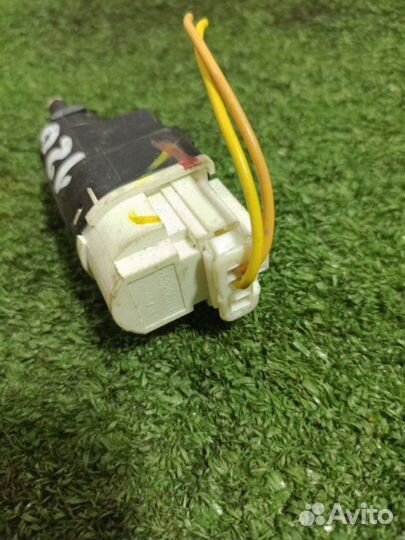 Выключатель стоп-сигнала (Лягушка) Renault Sandero