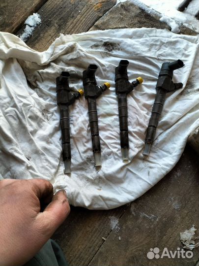 Форсунка Bosch 0445110327 Opel 2.0