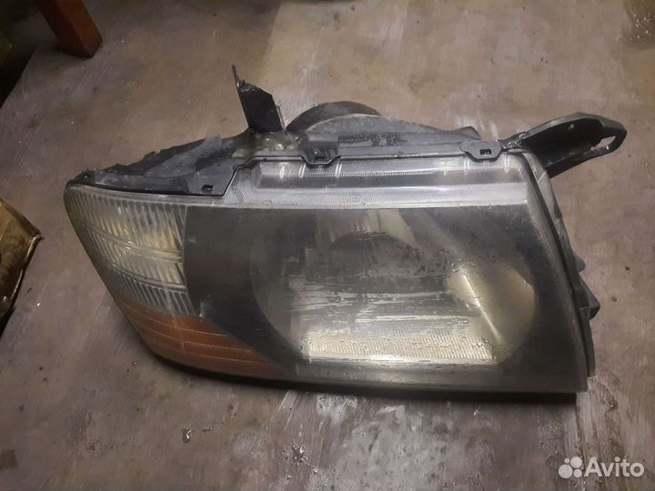 Фара правая на mitsubishi pajero 3