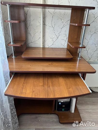 Компьютерный стол