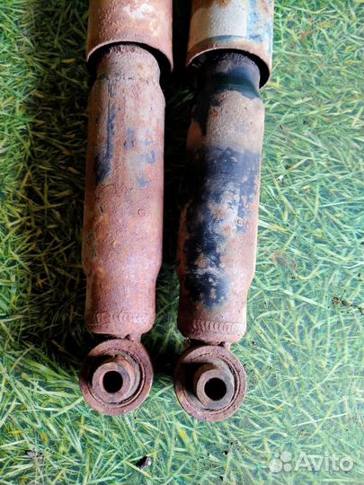 Амортизатор задний (пара) Мазда MPV 2005г