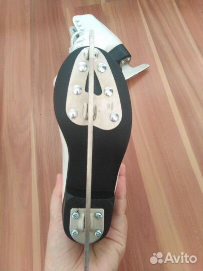 Коньки фигурные