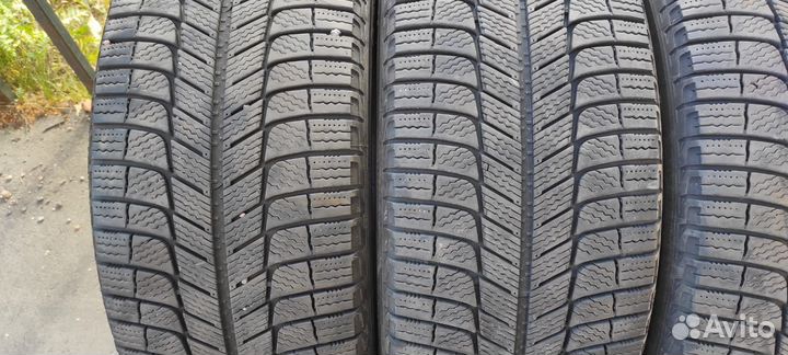 Michelin X-Ice XI3 245/45 R18 100H