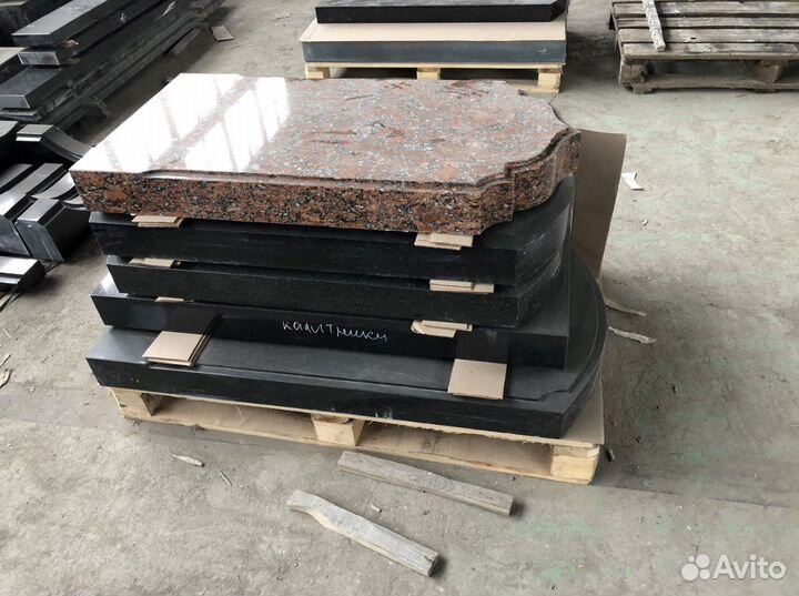 Памятники из гранитна, балясины, столбы, цветники