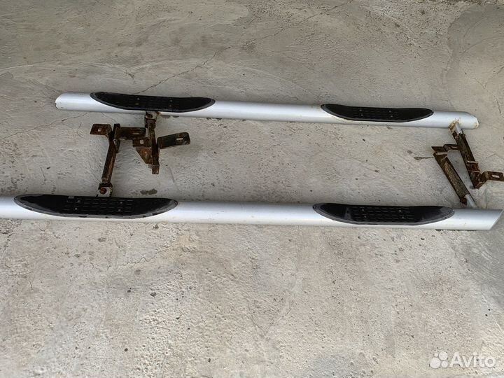 Пороговая подножка