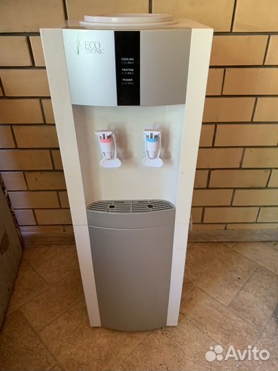 Кулер для воды напольный со шкафчиком