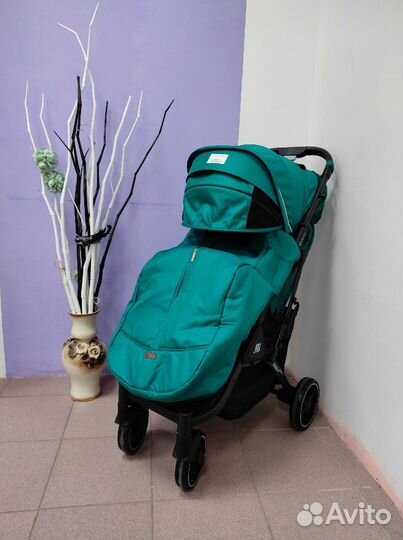 Прогулочная коляска новая