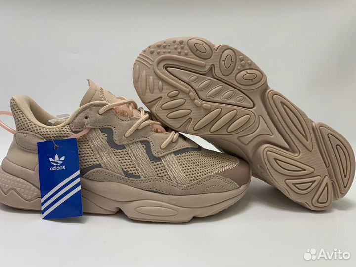 Кроссовки женски Adidas Ozweego