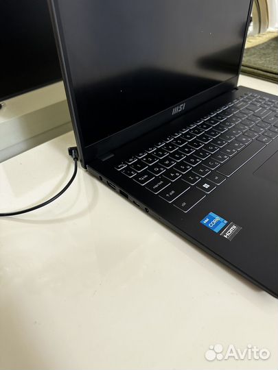 Ноутбук MSI Intel Core i3