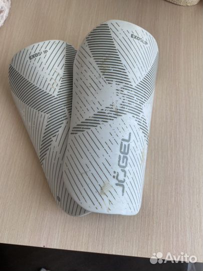 Щитки футбольные