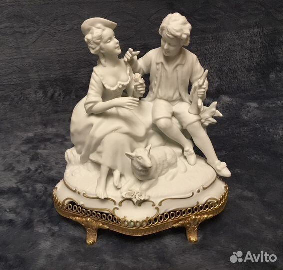 Статуэтки фарфоровые 