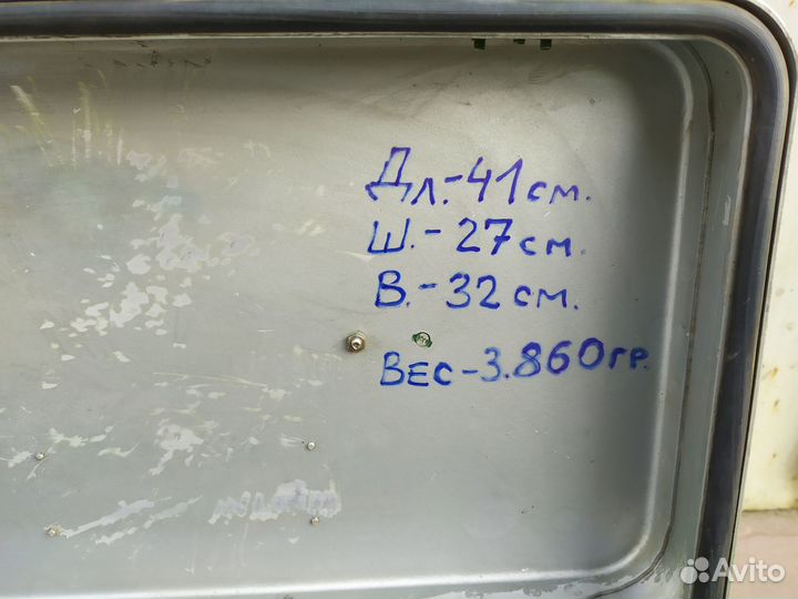 Ящик алюминиевый с ручкой и замками. СССР