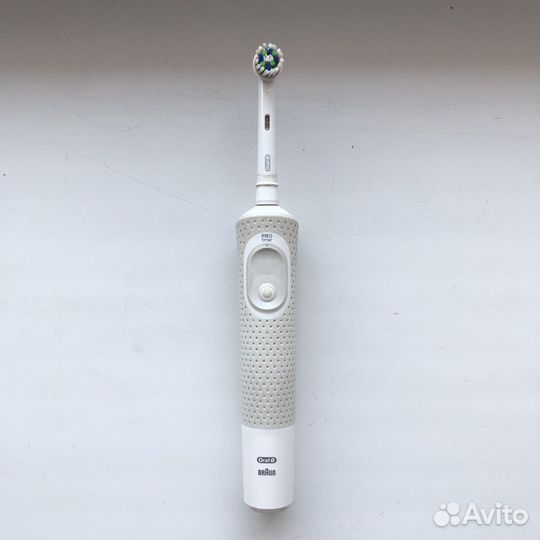 Braun Oral-B Vitality D100 + 2 насадки 3D White