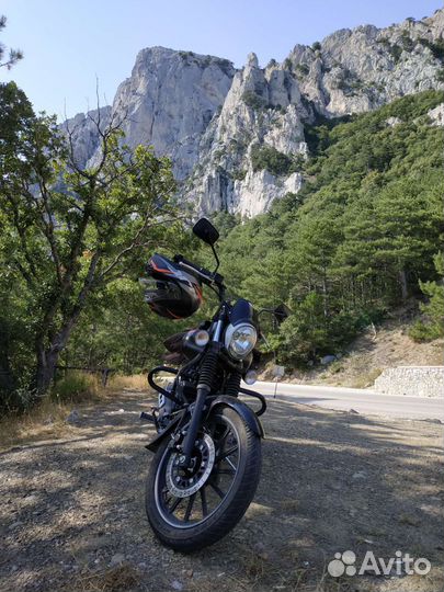 Bajaj Avenger 220 Street