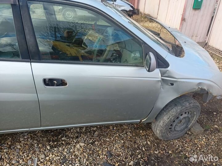 Передняя правая дверь Toyota Prius