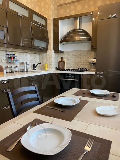 2-к. квартира, 75 м², 4/10 эт.